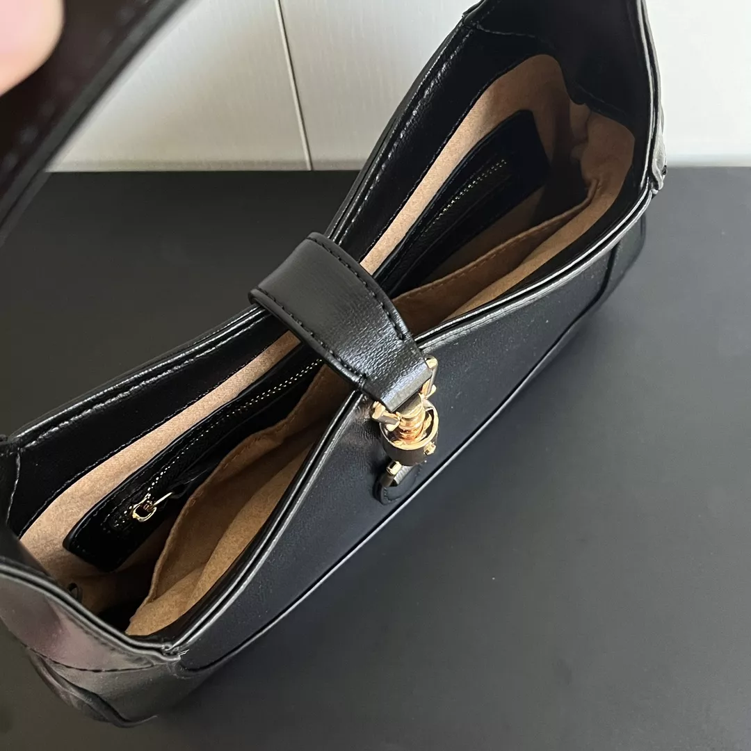 Gucci AAA Quality Shoulder Bags For Women Trendsetting 7988