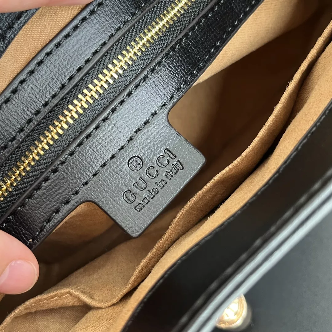 Gucci AAA Quality Shoulder Bags For Women Trendsetting 7988