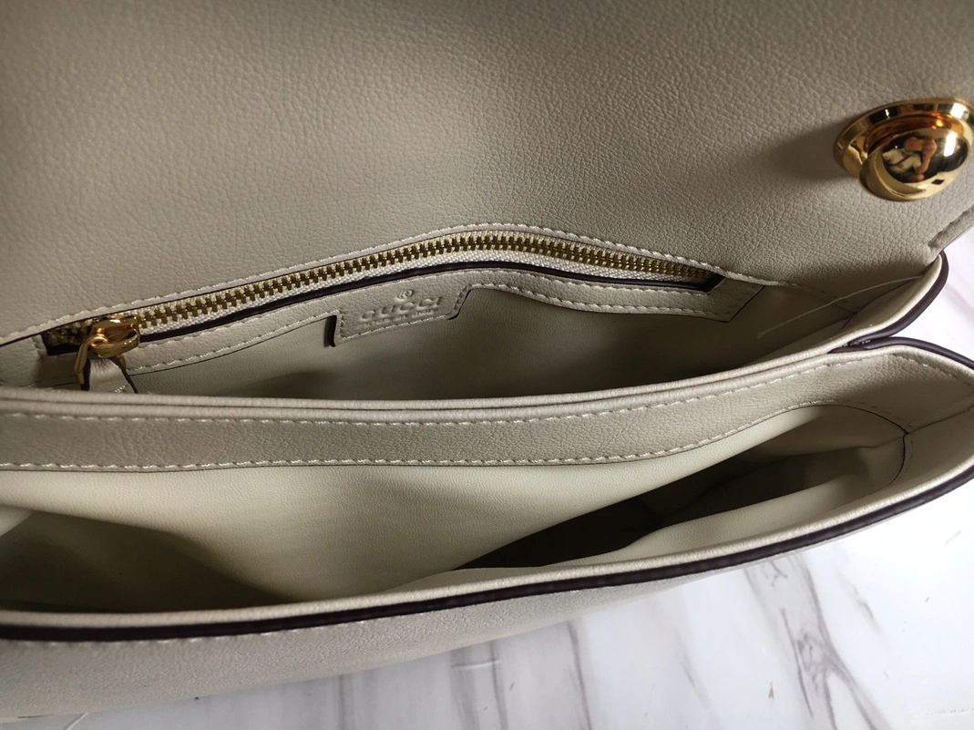 Gucci AAA Quality Shoulder Bags For Women Versatile 9433