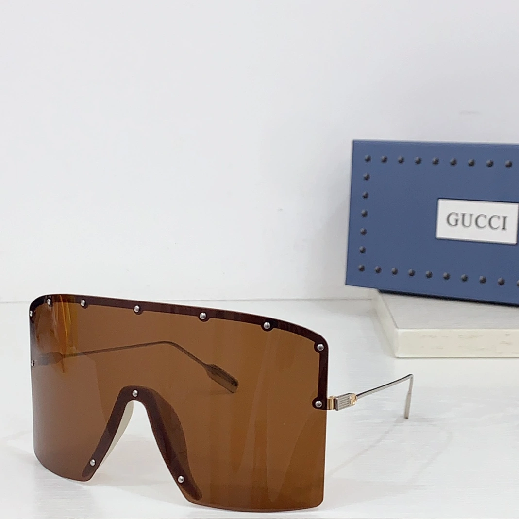 Gucci AAA Quality Sunglasses Bold 744