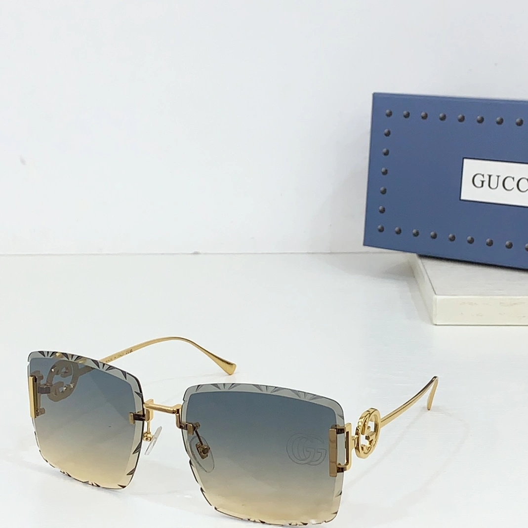 Gucci AAA Quality Sunglasses Bold 8271