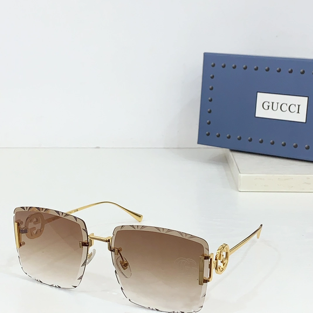 Gucci AAA Quality Sunglasses Bold 8739