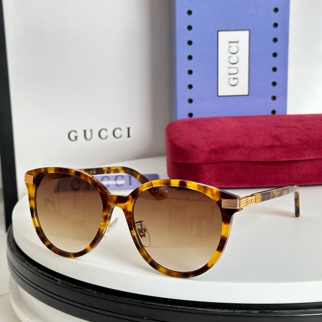 Gucci AAA Quality Sunglasses Classic 9951