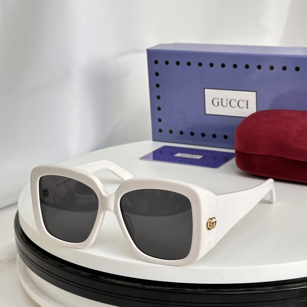 Gucci AAA Quality Sunglasses Compact 5949