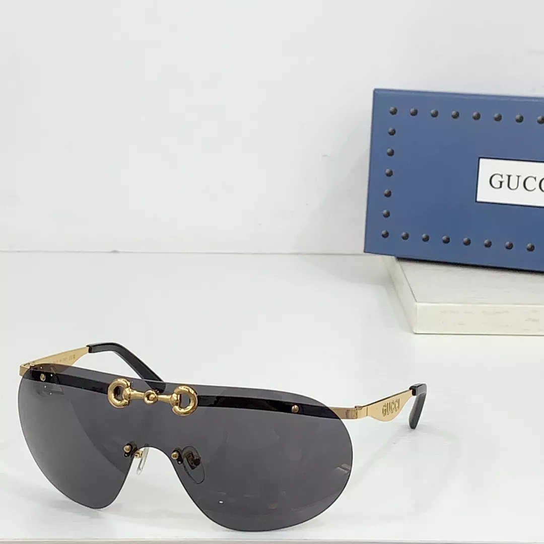 Gucci AAA Quality Sunglasses Compact 7617