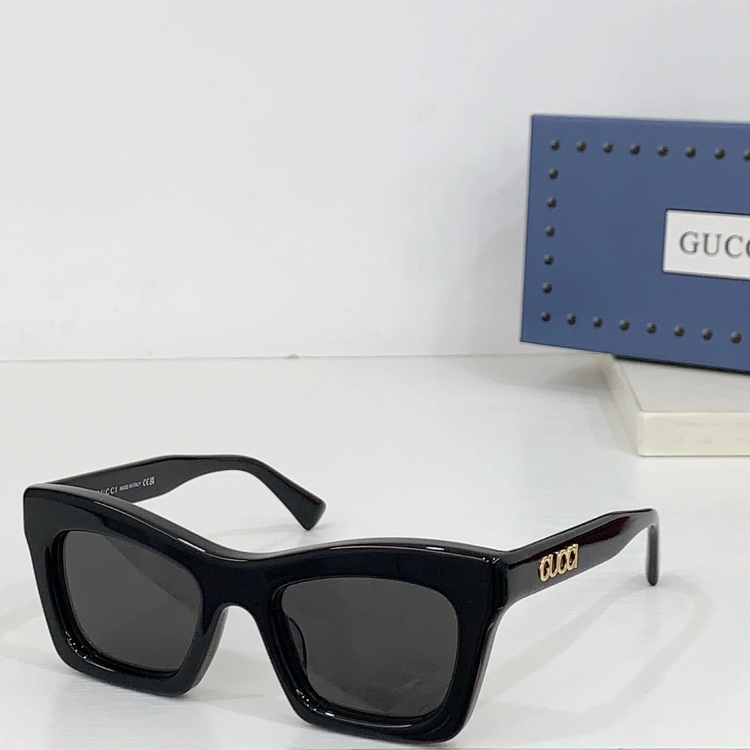Gucci AAA Quality Sunglasses Durable 8862