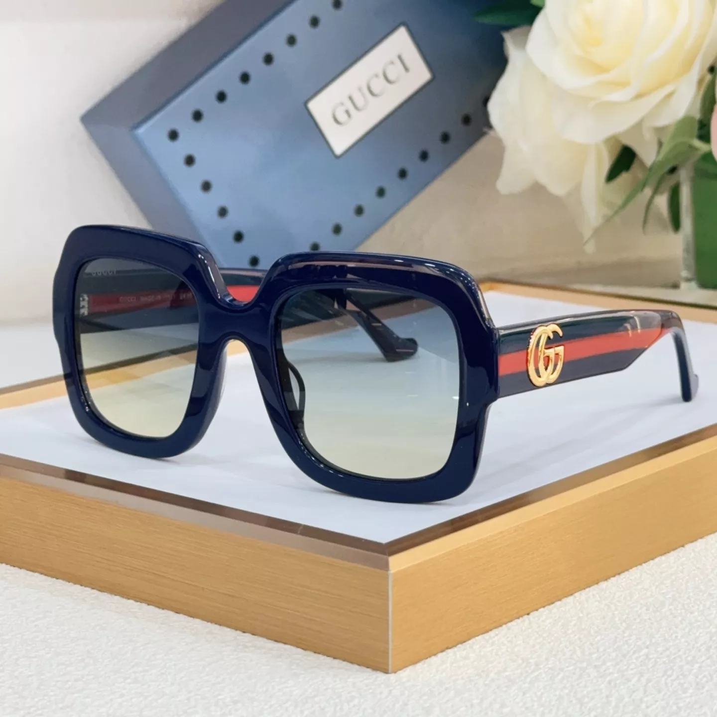 Gucci AAA Quality Sunglasses Elegant 4659