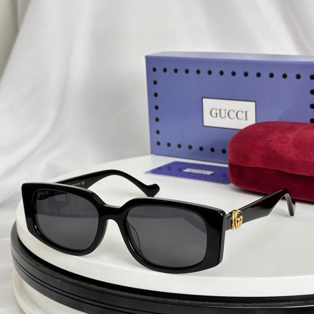 Gucci AAA Quality Sunglasses Elegant 7722