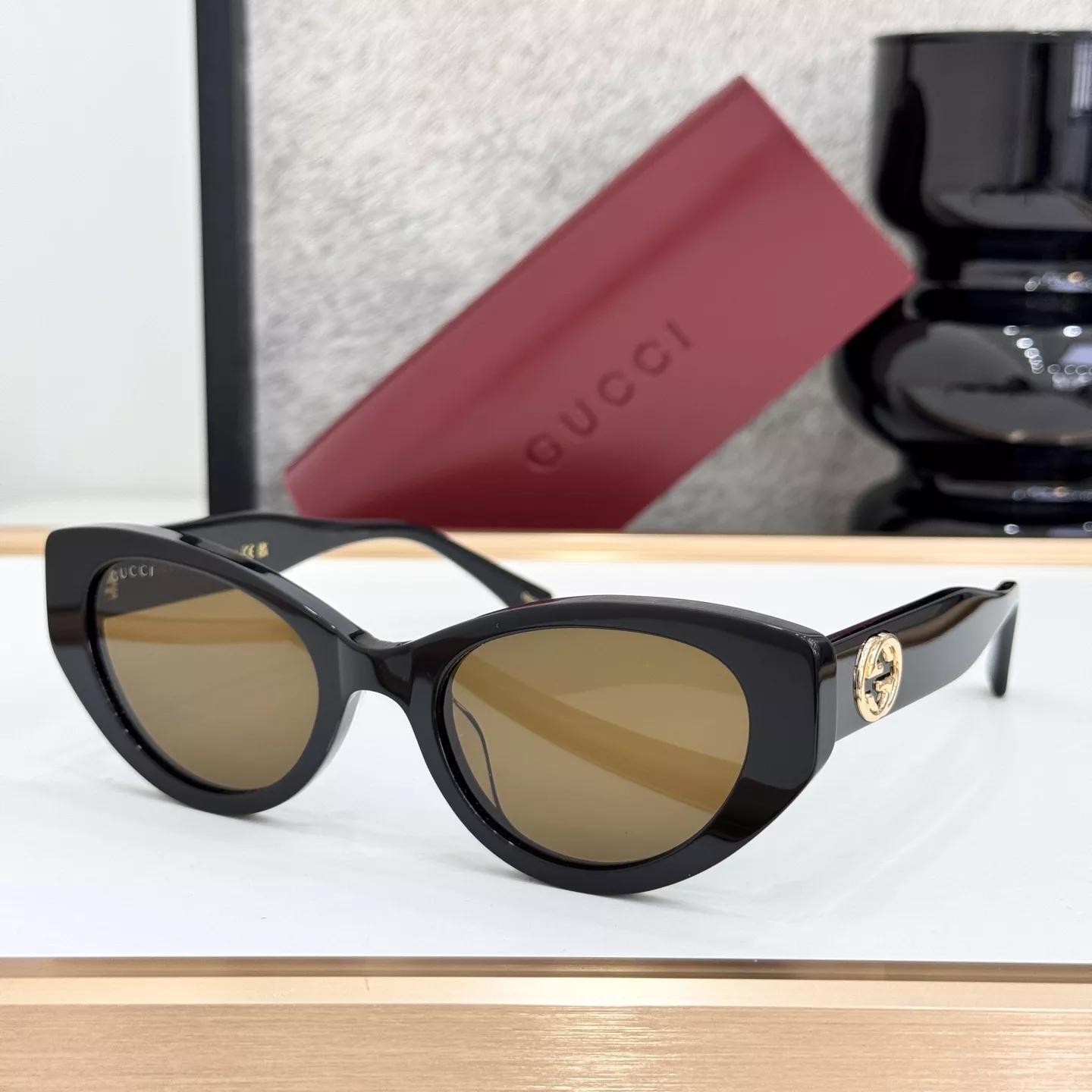 Gucci AAA Quality Sunglasses Fashionable 5700