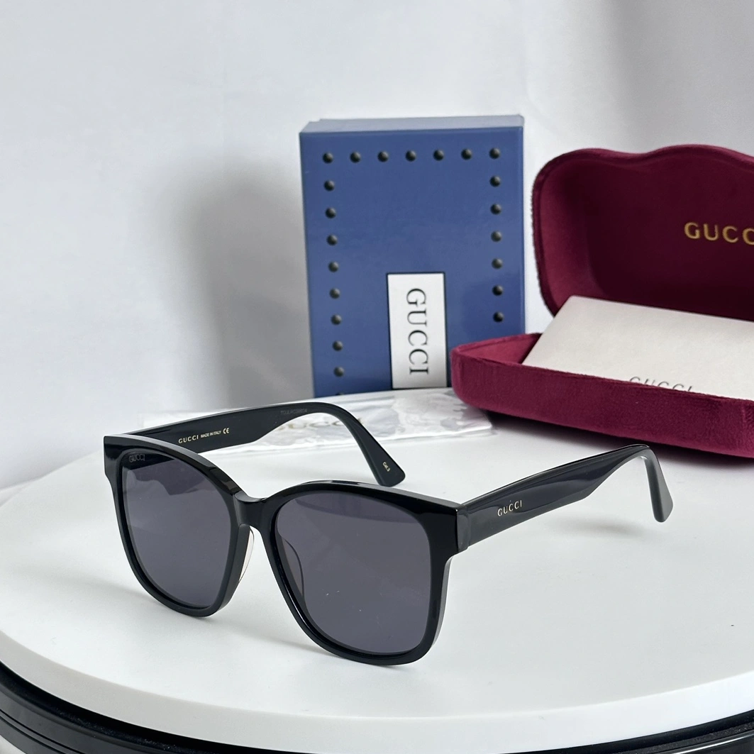 Gucci AAA Quality Sunglasses Modern 4697
