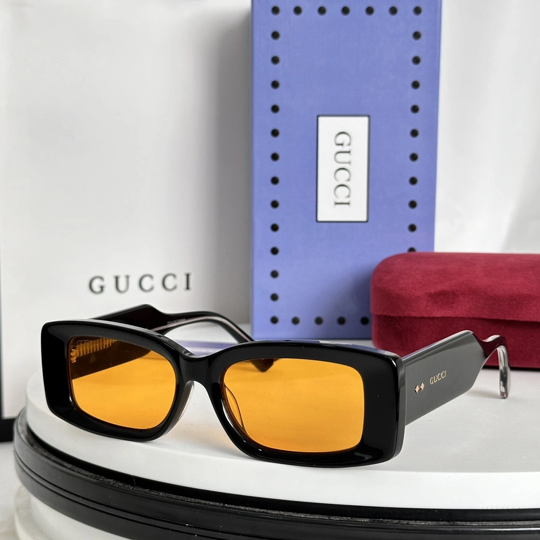 Gucci AAA Quality Sunglasses Practical 1033