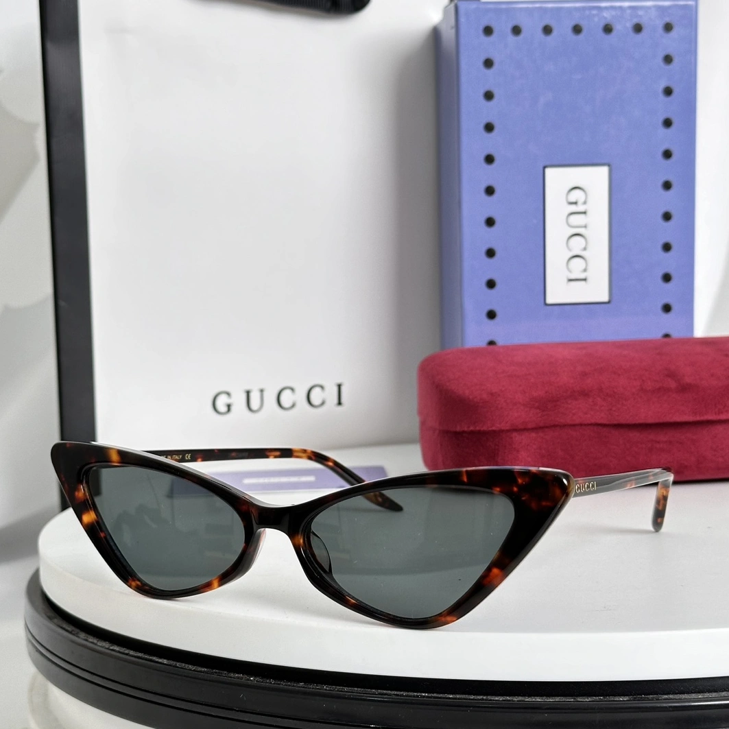 Gucci AAA Quality Sunglasses Practical 148