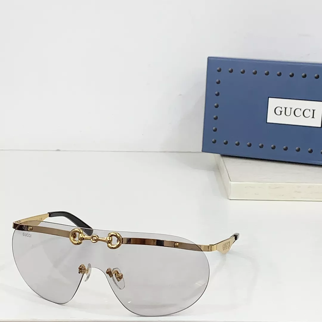 Gucci AAA Quality Sunglasses Practical 3127