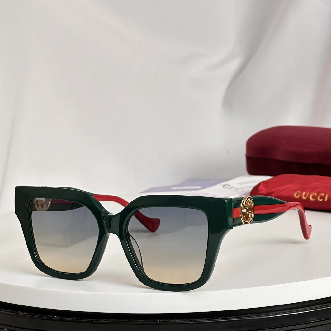 Gucci AAA Quality Sunglasses Refined 7984