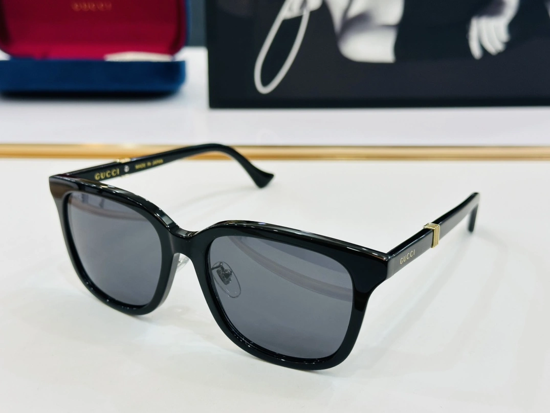 Gucci AAA Quality Sunglasses Resilient 7922