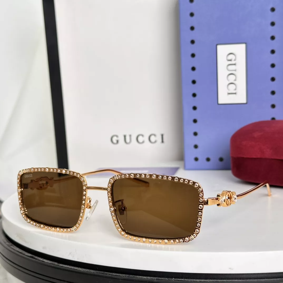 Gucci AAA Quality Sunglasses Soft 8108