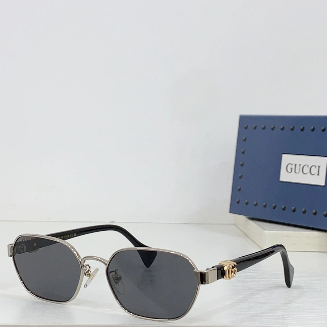 Gucci AAA Quality Sunglasses Sophisticated 5458
