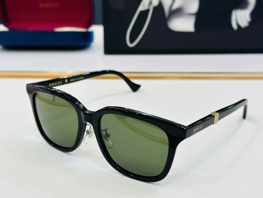 Gucci AAA Quality Sunglasses Timeless 6690