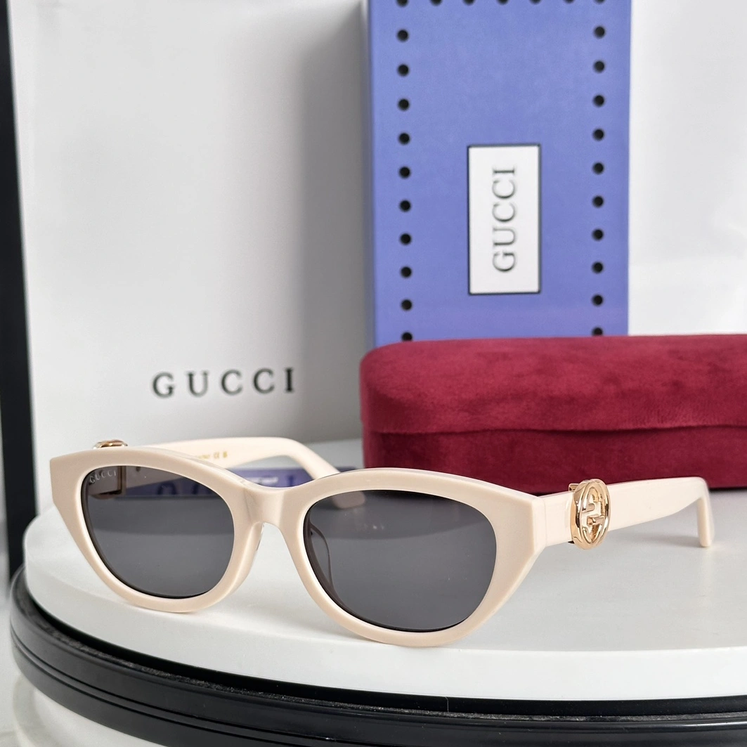 Gucci AAA Quality Sunglasses Trendsetting 7241