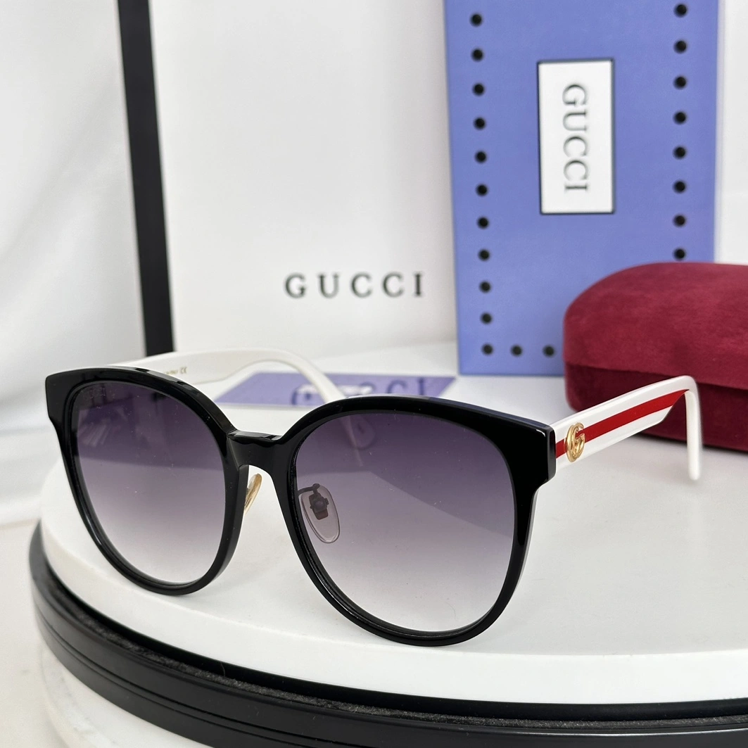 Gucci AAA Quality Sunglasses Vibrant 1922