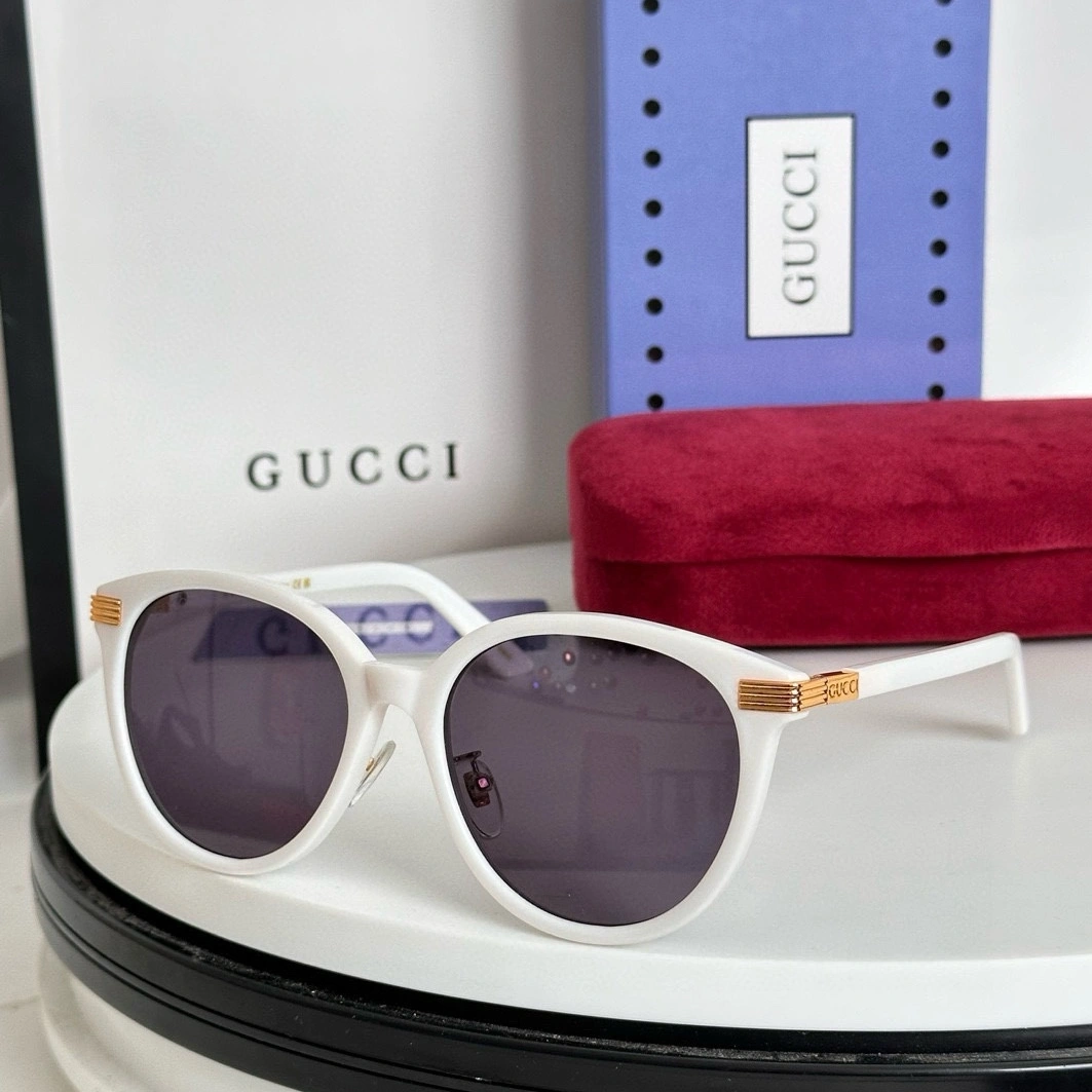 Gucci AAA Quality Sunglasses Vibrant 6880