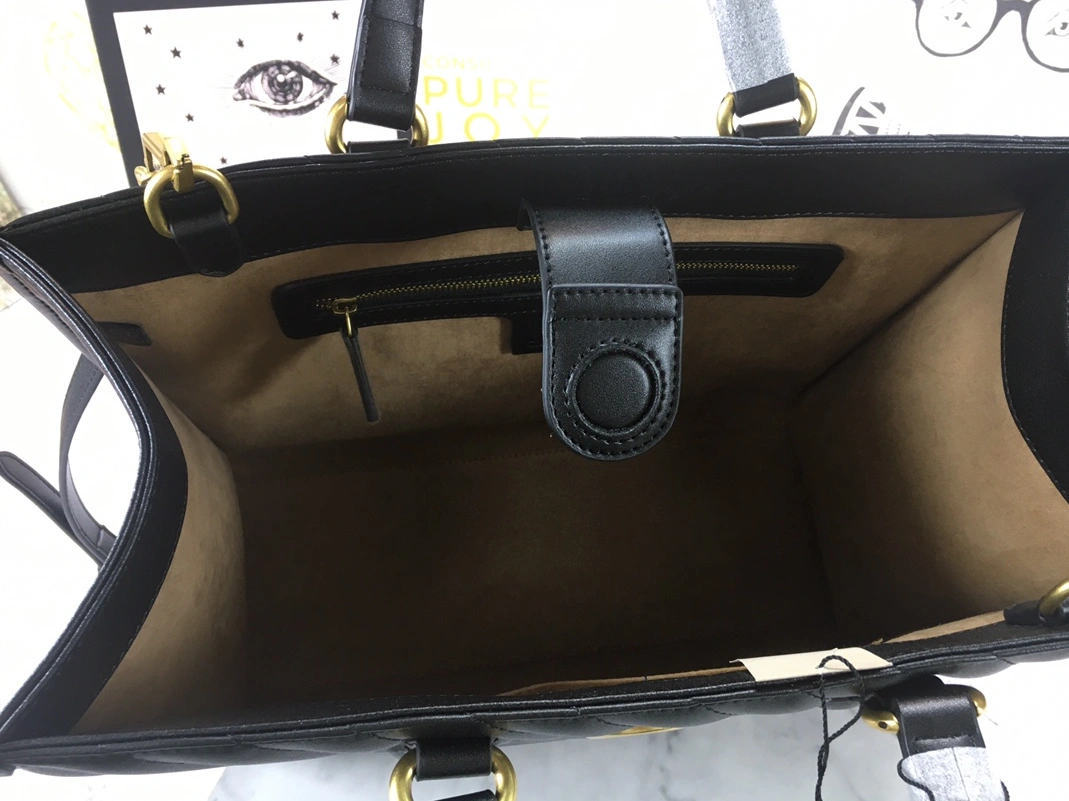 Gucci AAA Quality Tote-Handbags For Women Sleek 3588