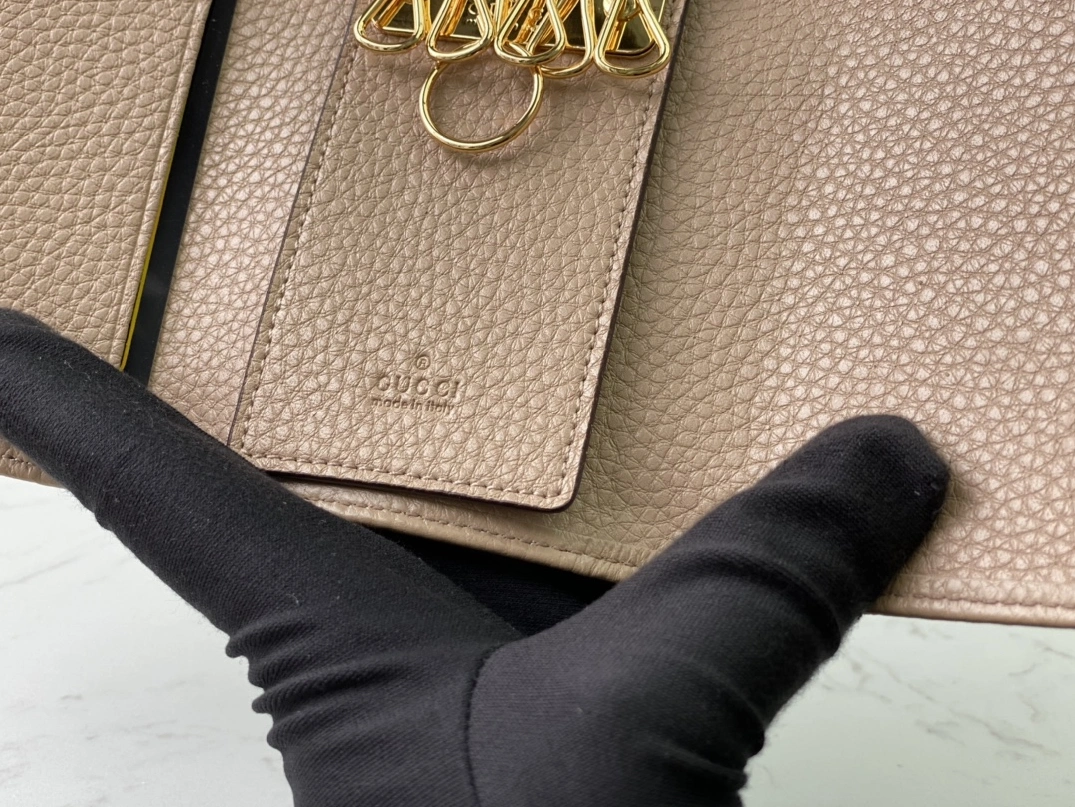 Gucci AAA Quality Wallets Bold 2960