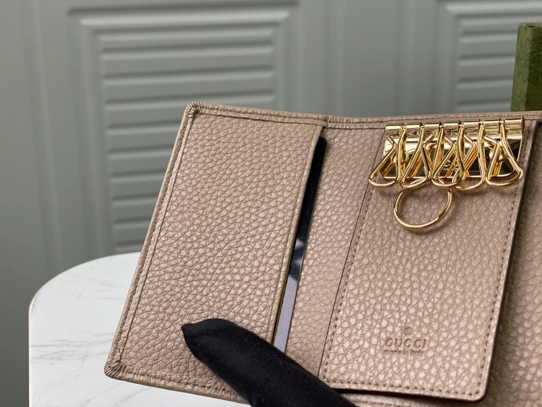 Gucci AAA Quality Wallets Bold 2960
