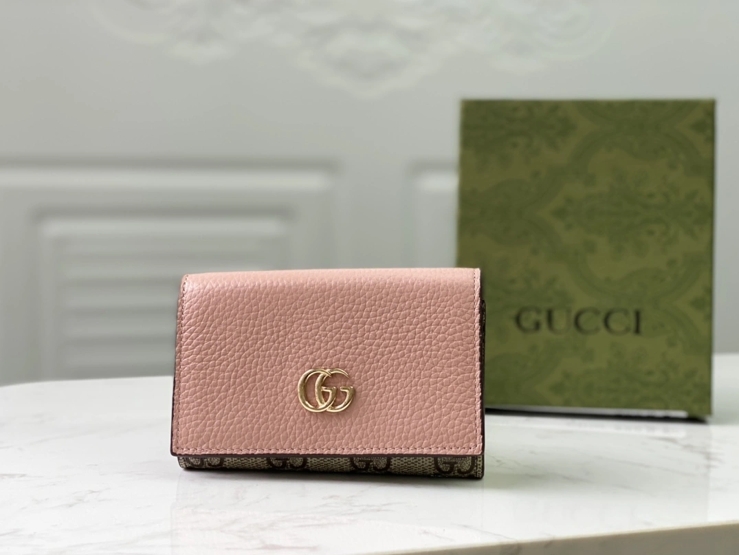 Gucci AAA Quality Wallets Durable 519
