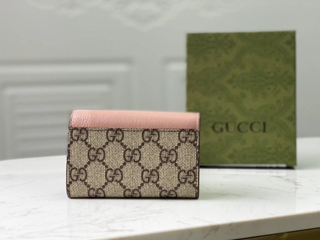 Gucci AAA Quality Wallets Durable 519