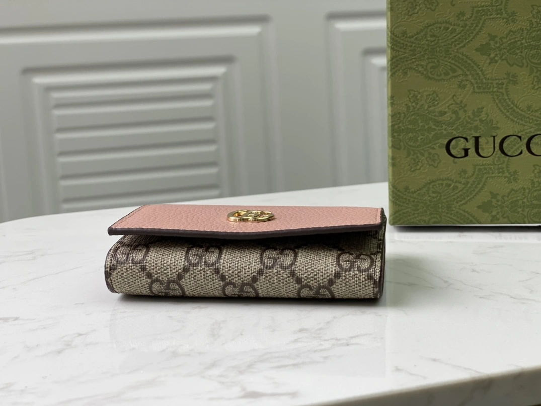 Gucci AAA Quality Wallets Durable 519