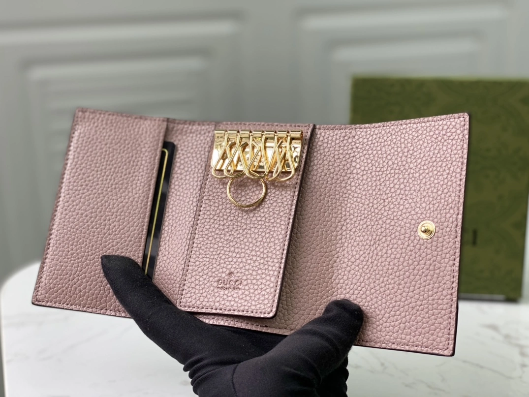 Gucci AAA Quality Wallets Durable 519