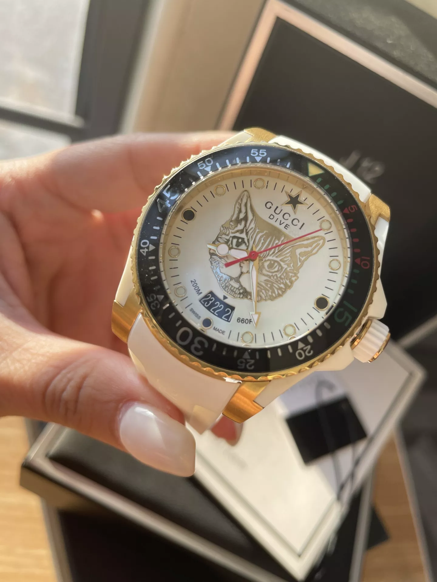 Gucci AAA Quality Watches Fashionable 564
