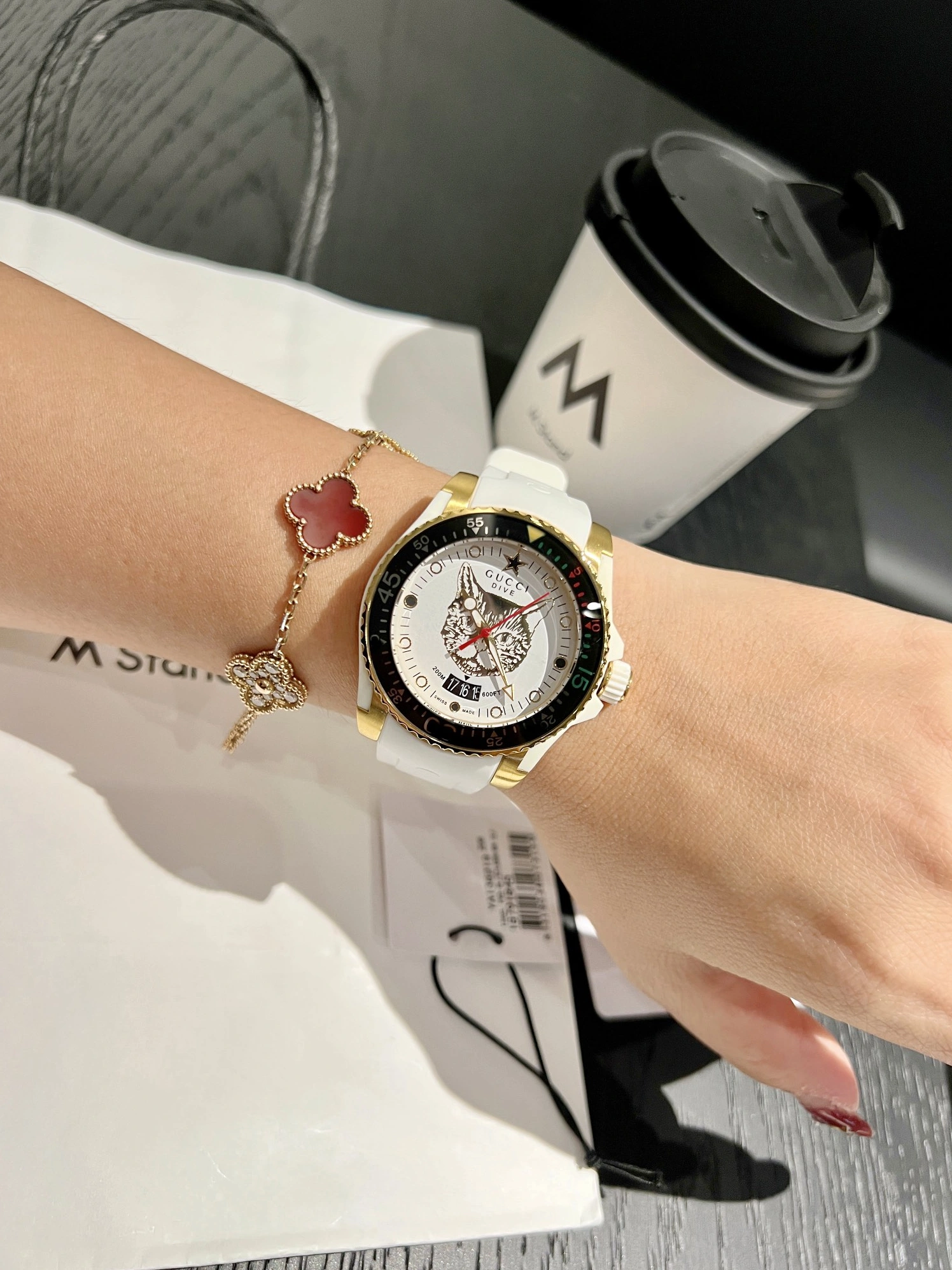 Gucci AAA Quality Watches For Unisex Elegant 9835