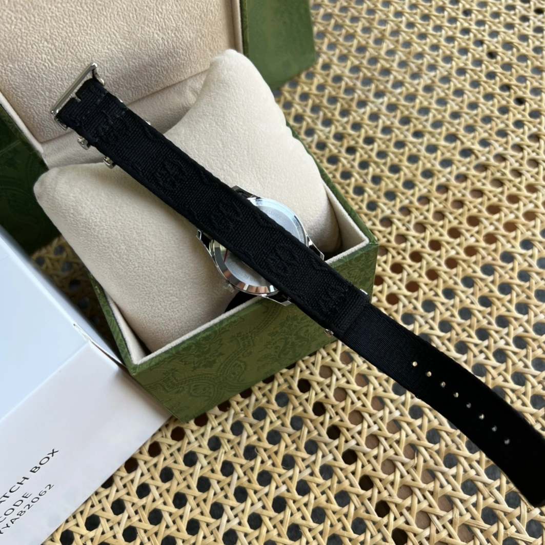 Gucci AAA Quality Watches For Unisex EyeCatching 620