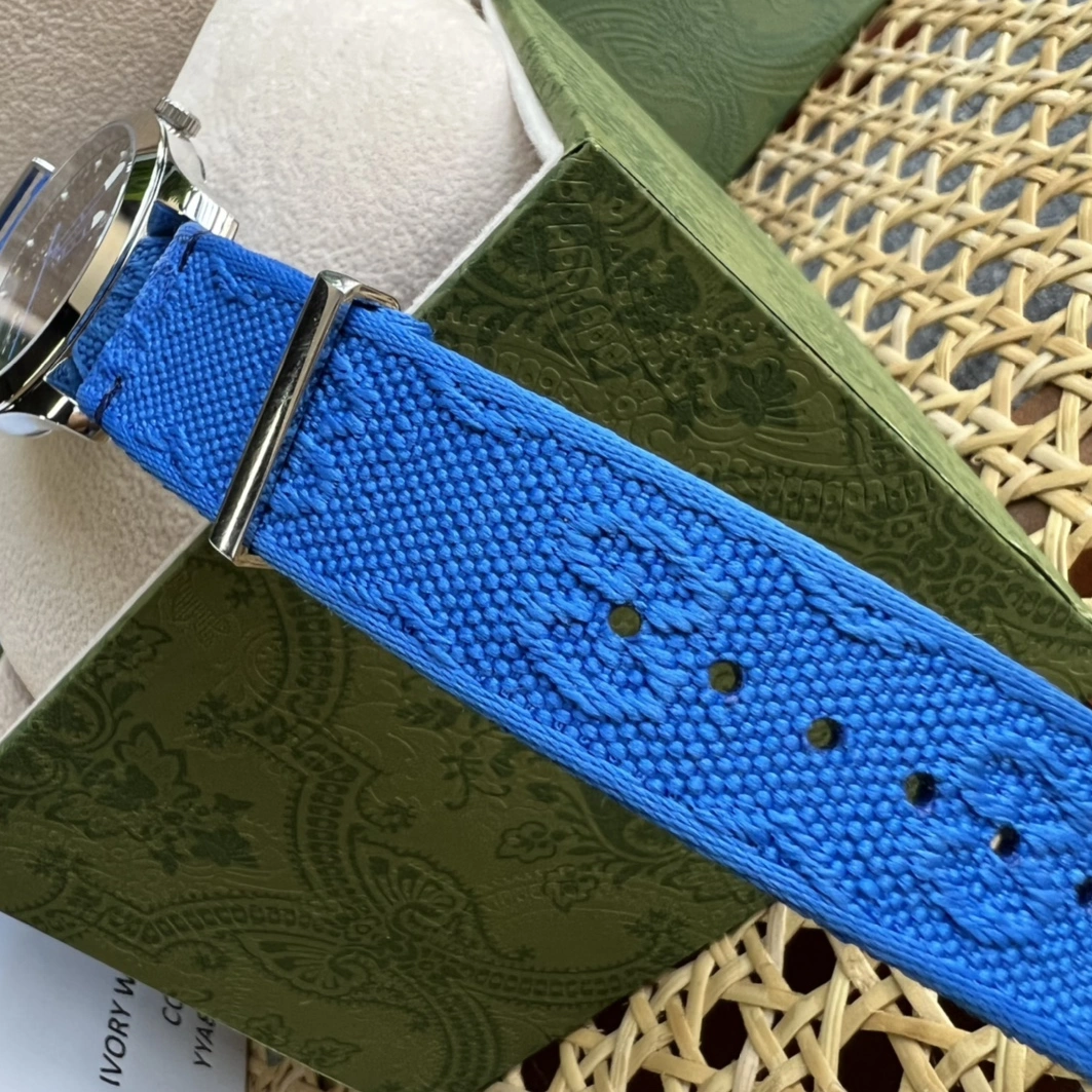 Gucci AAA Quality Watches For Unisex Practical 2963