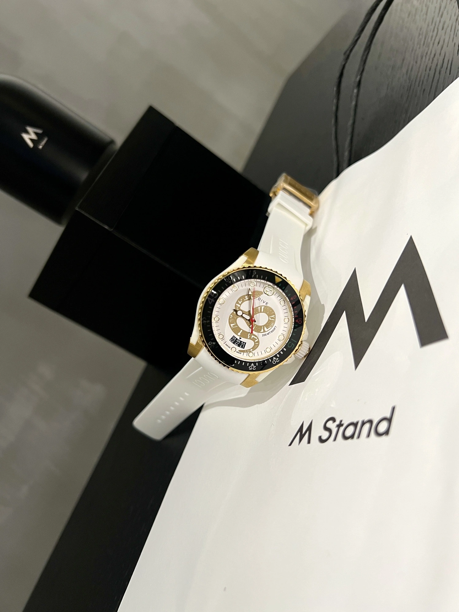 Gucci AAA Quality Watches For Unisex Vibrant 5460