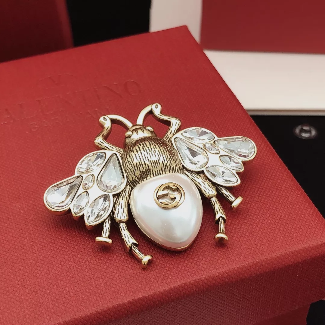 Gucci Brooches For Women Bold 8808
