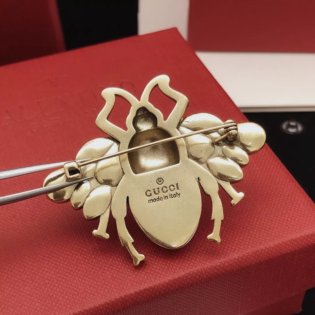 Gucci Brooches For Women Bold 8808