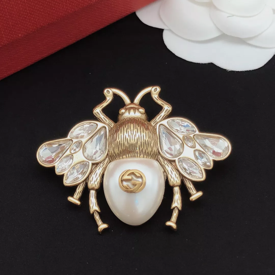 Gucci Brooches For Women Bold 8808