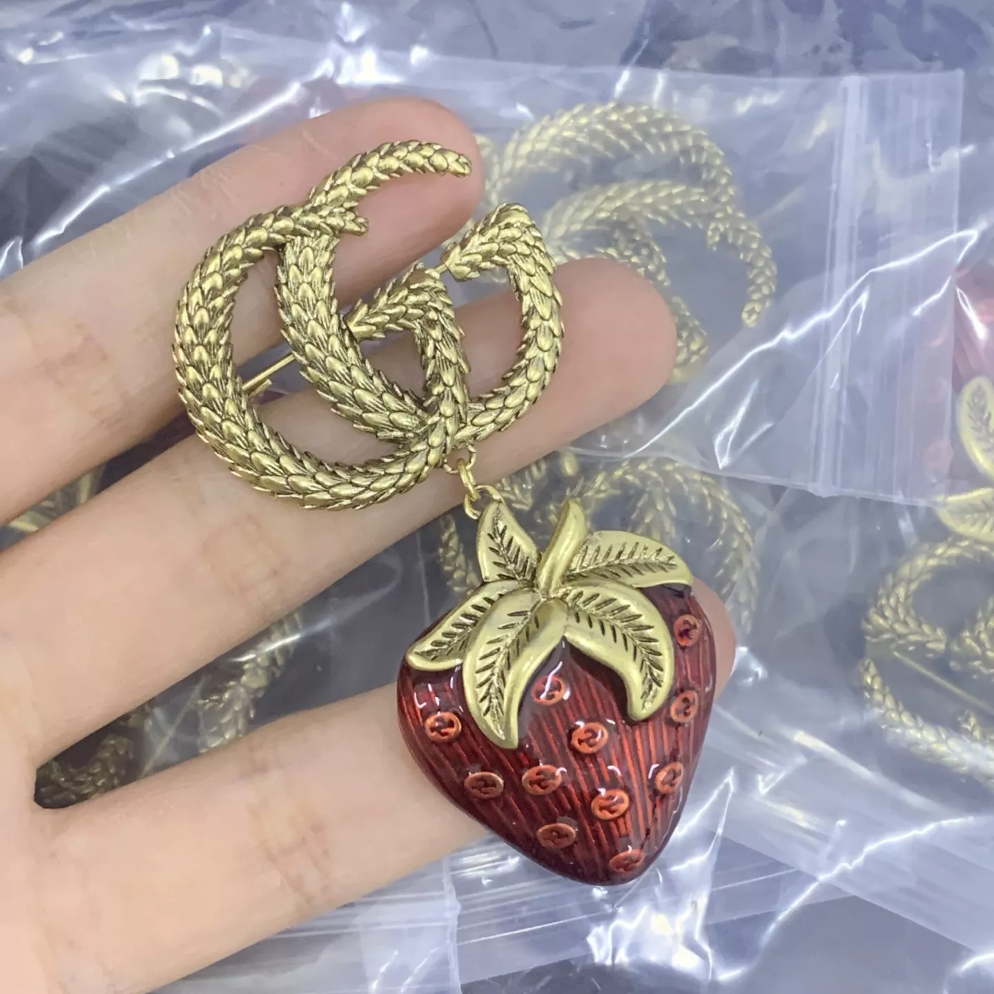 Gucci Brooches For Women Classic 7266
