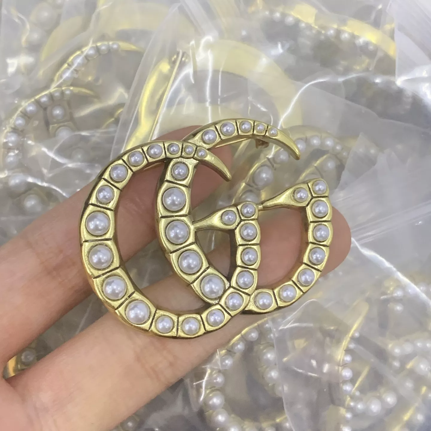 Gucci Brooches For Women EyeCatching 8707