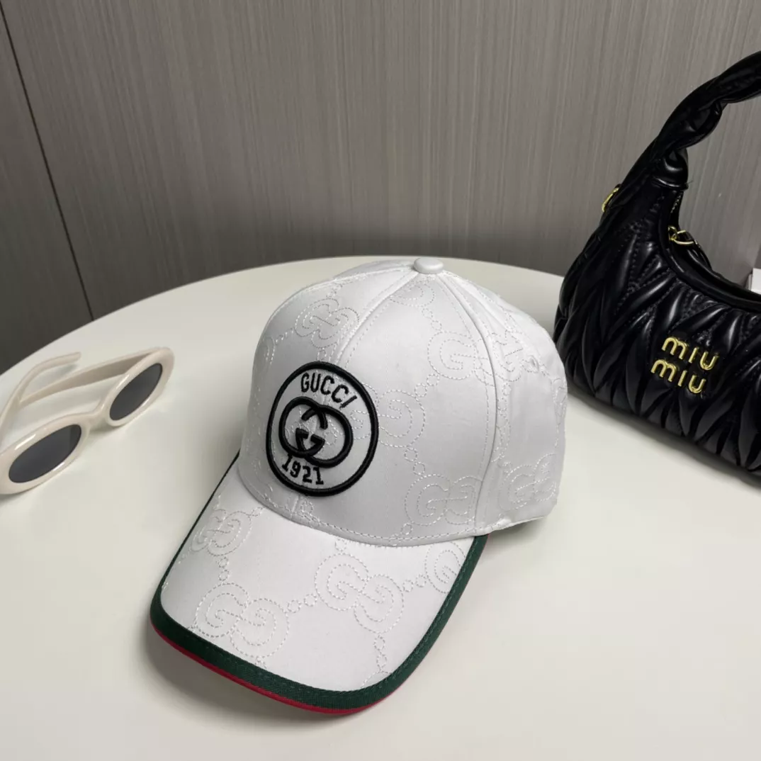 Gucci Caps Bright 301