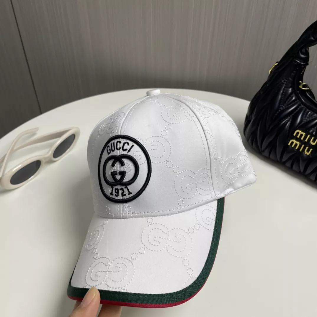 Gucci Caps Bright 301