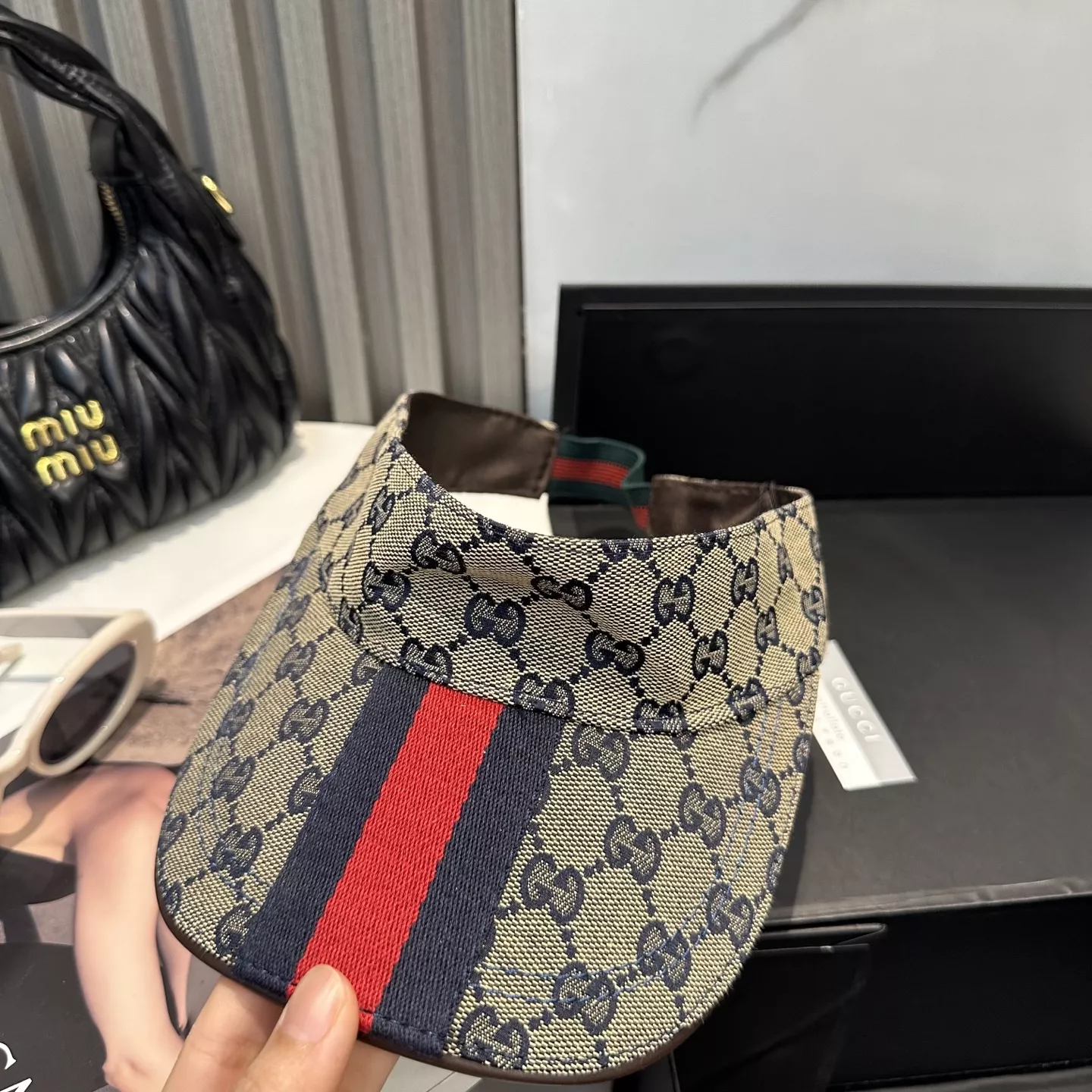Gucci Caps Compact 5226