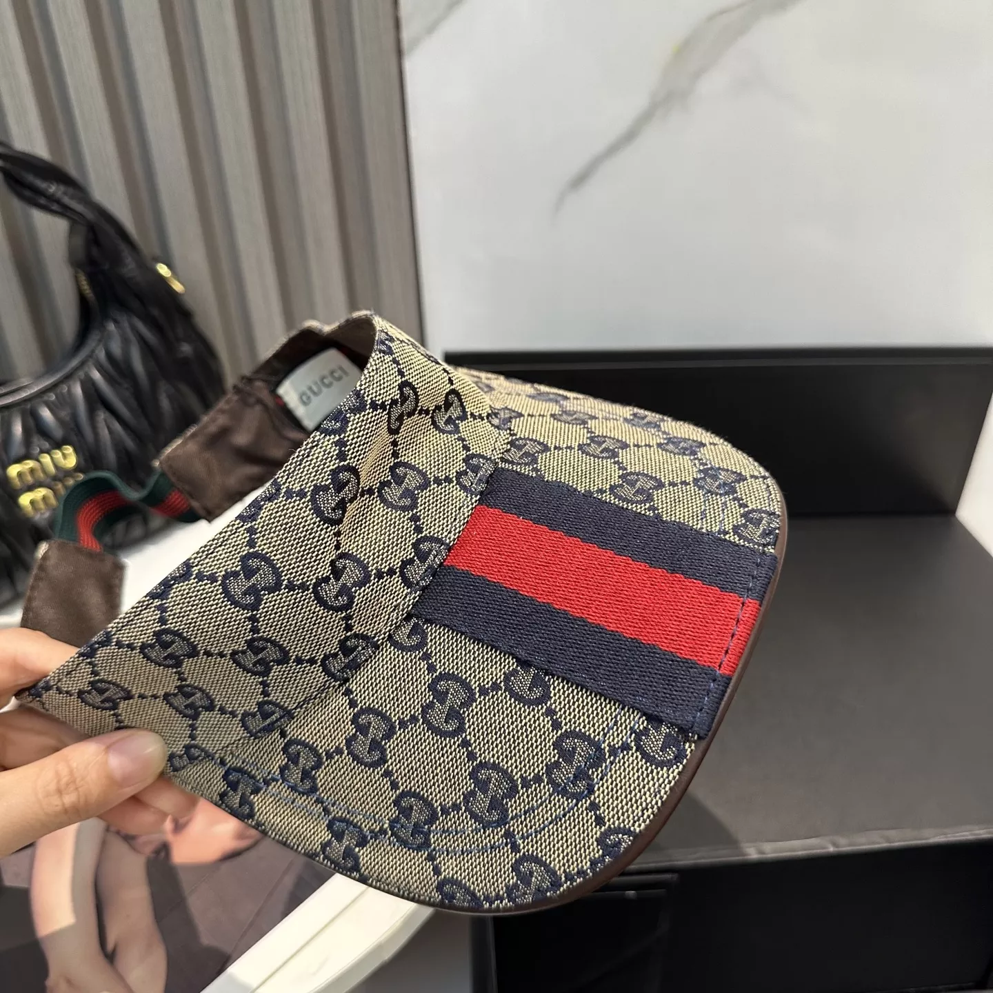 Gucci Caps Compact 5226