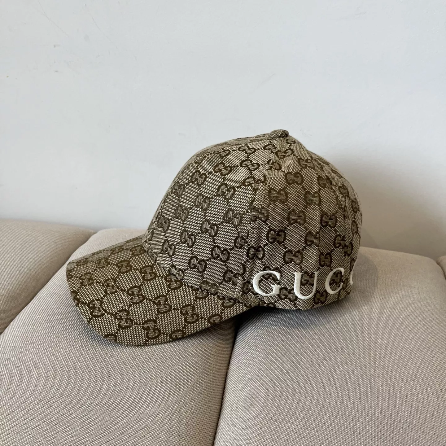 Gucci Caps Minimalist 9150