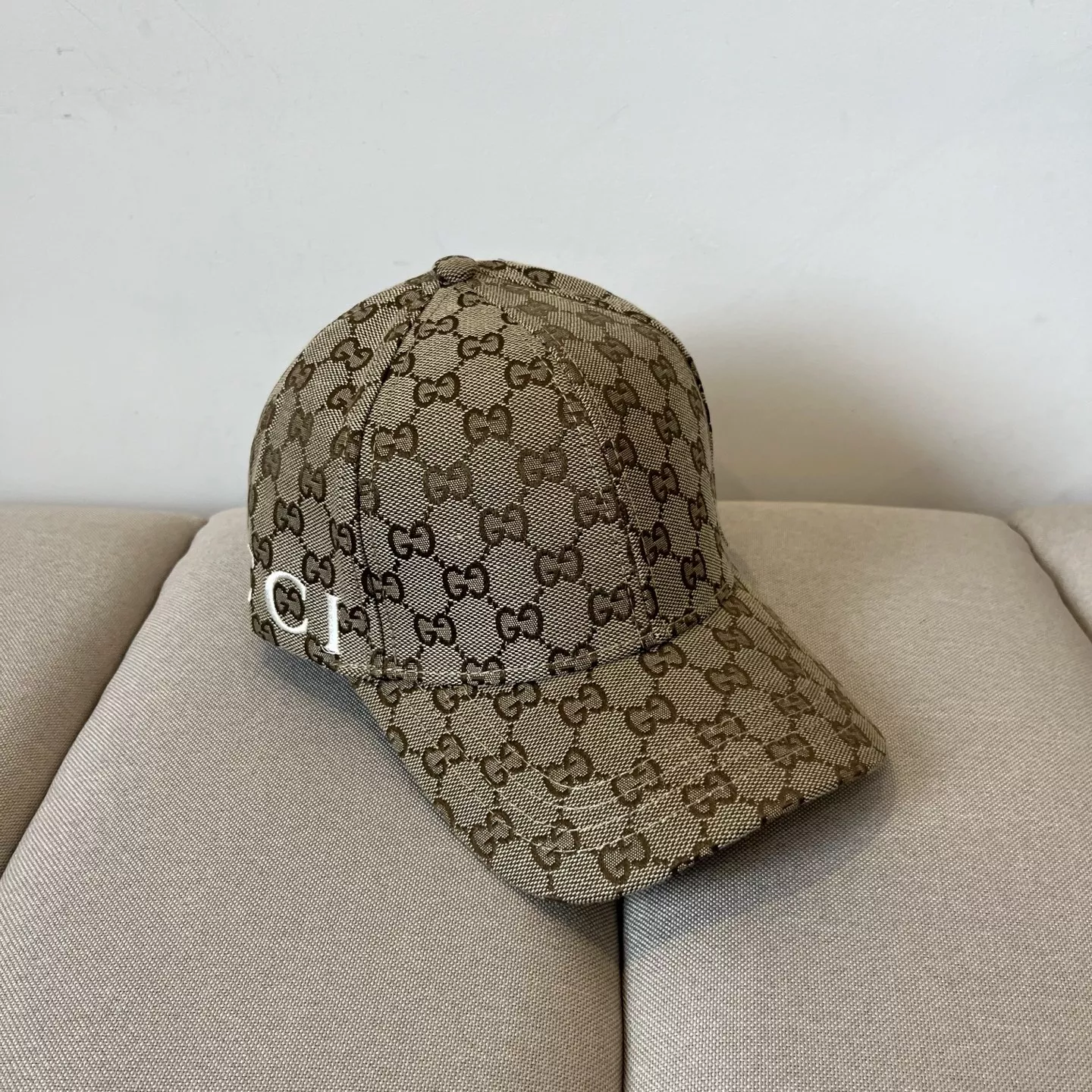Gucci Caps Minimalist 9150