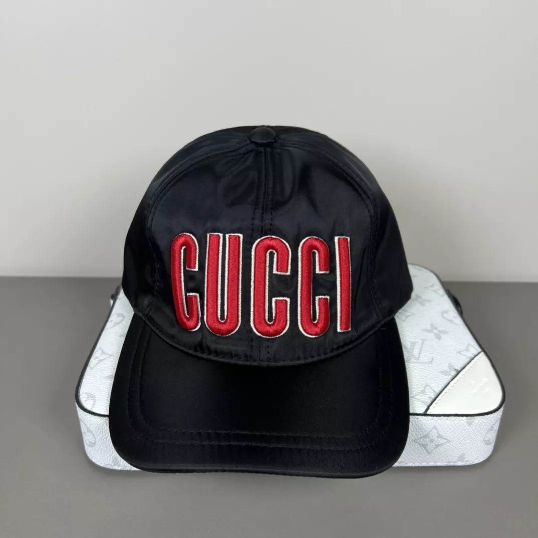 Gucci Caps Refined 9053