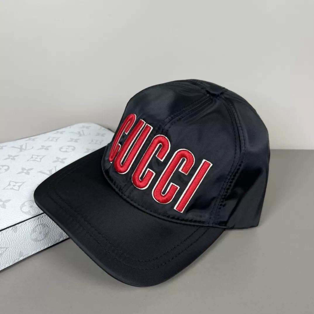 Gucci Caps Refined 9053